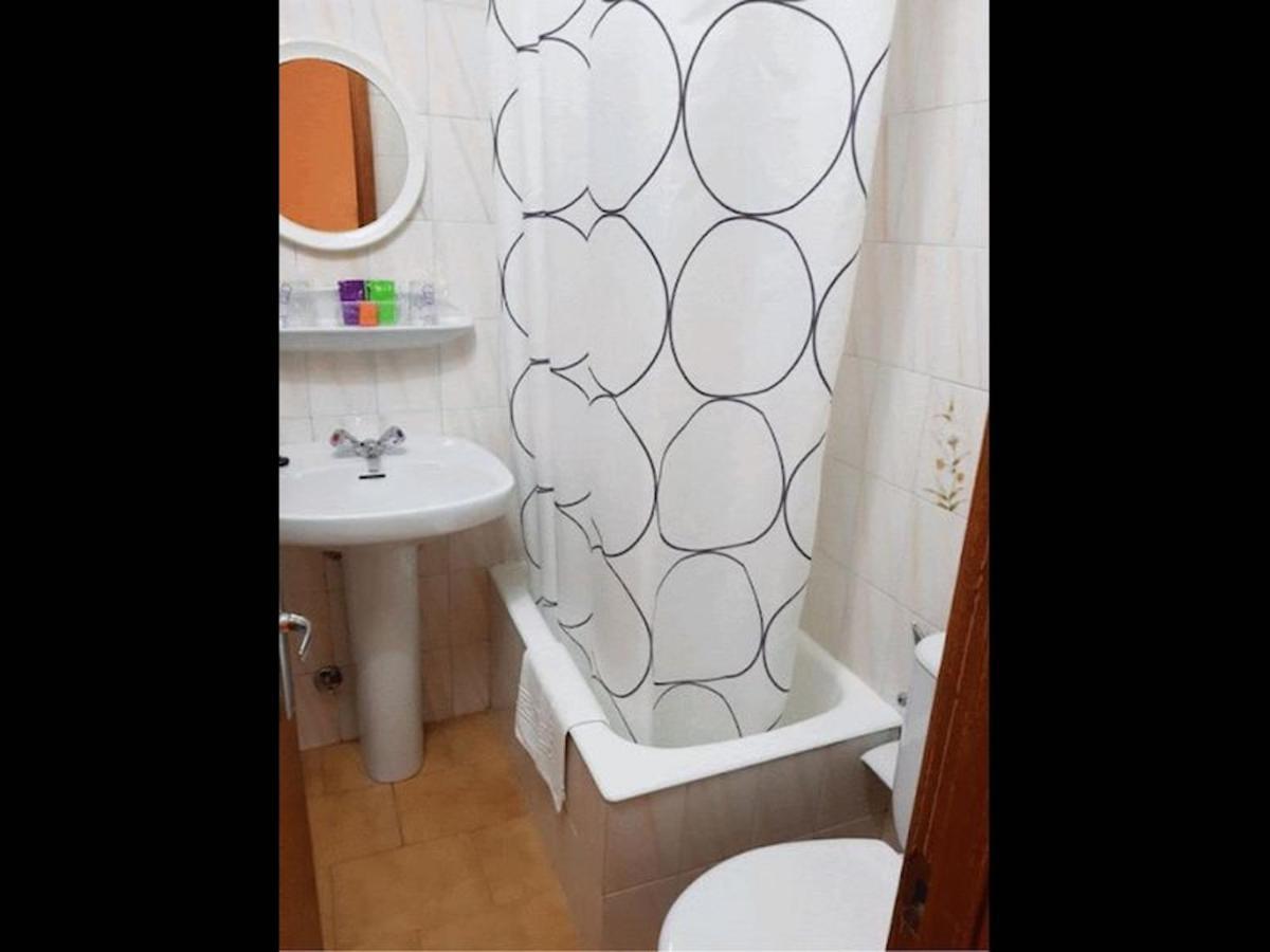Room In Lodge - Double And Single Room - Pension Oria 1 لواركا المظهر الخارجي الصورة