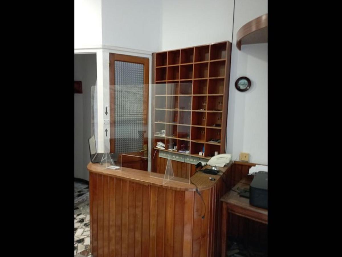 Room In Lodge - Double And Single Room - Pension Oria 1 لواركا المظهر الخارجي الصورة